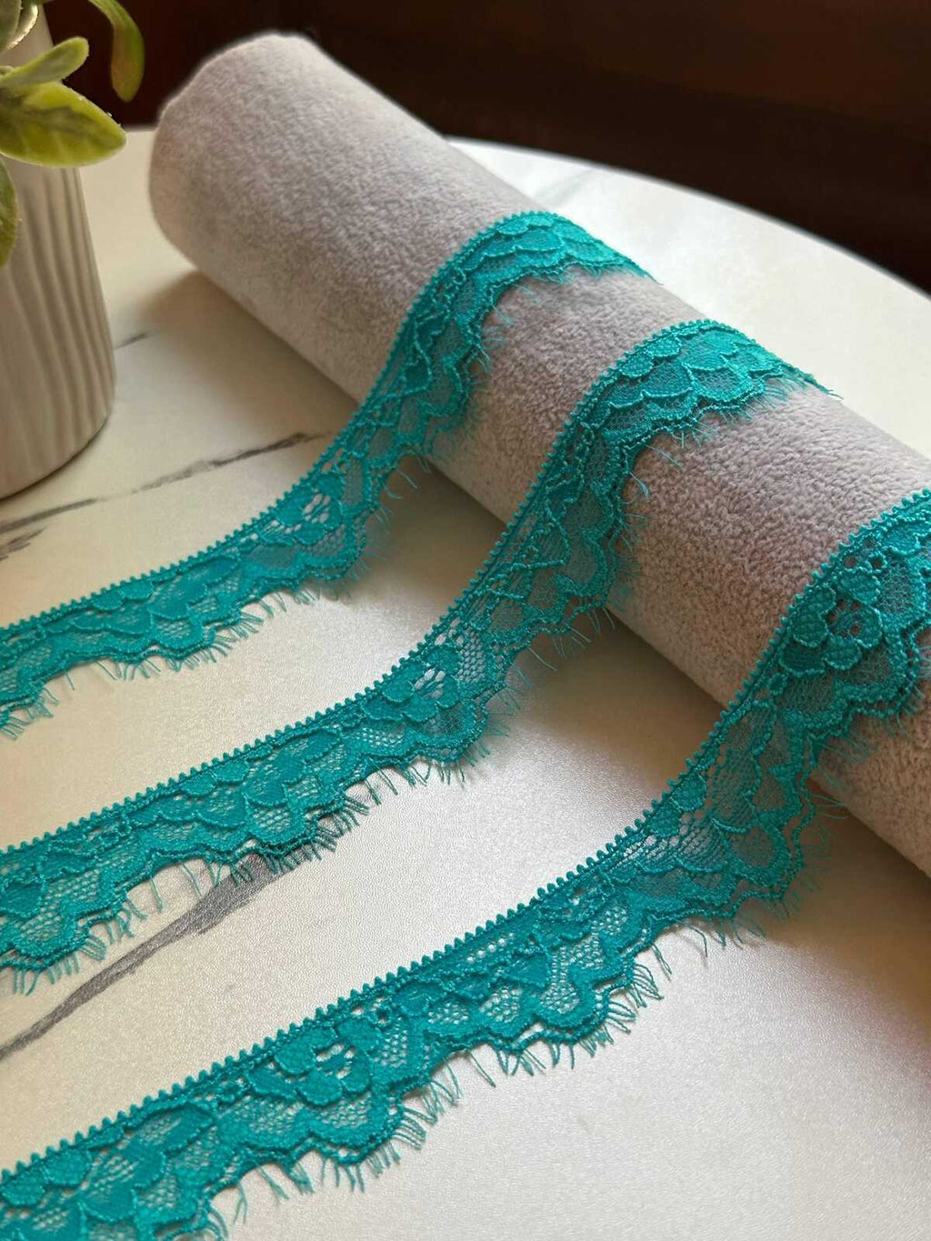 10yds Soft Peacock Teal Blue Floral Eyelash Chantilly Lace Trim by the Yard, Narrow Eyelash Scalloped Ribbon for Apparel Crafts 1" Wholesale