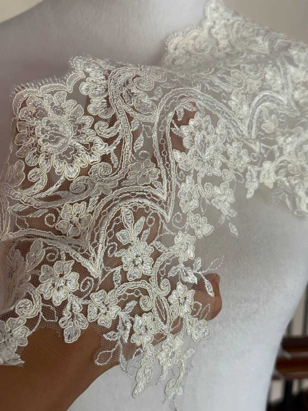 1Yd Non-Stretch 8.5" Off-White Corded Floral Bridal Mesh Lace Trim Wholesale