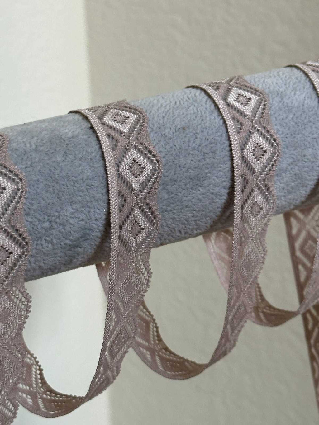 10yds 0.7" Dusty Mauve Stretch Elastic Lace Trim Dainty Scalloped Edge Geometric Argyle Ribbon for Lingerie Crafts Sewing Retail Wholesale