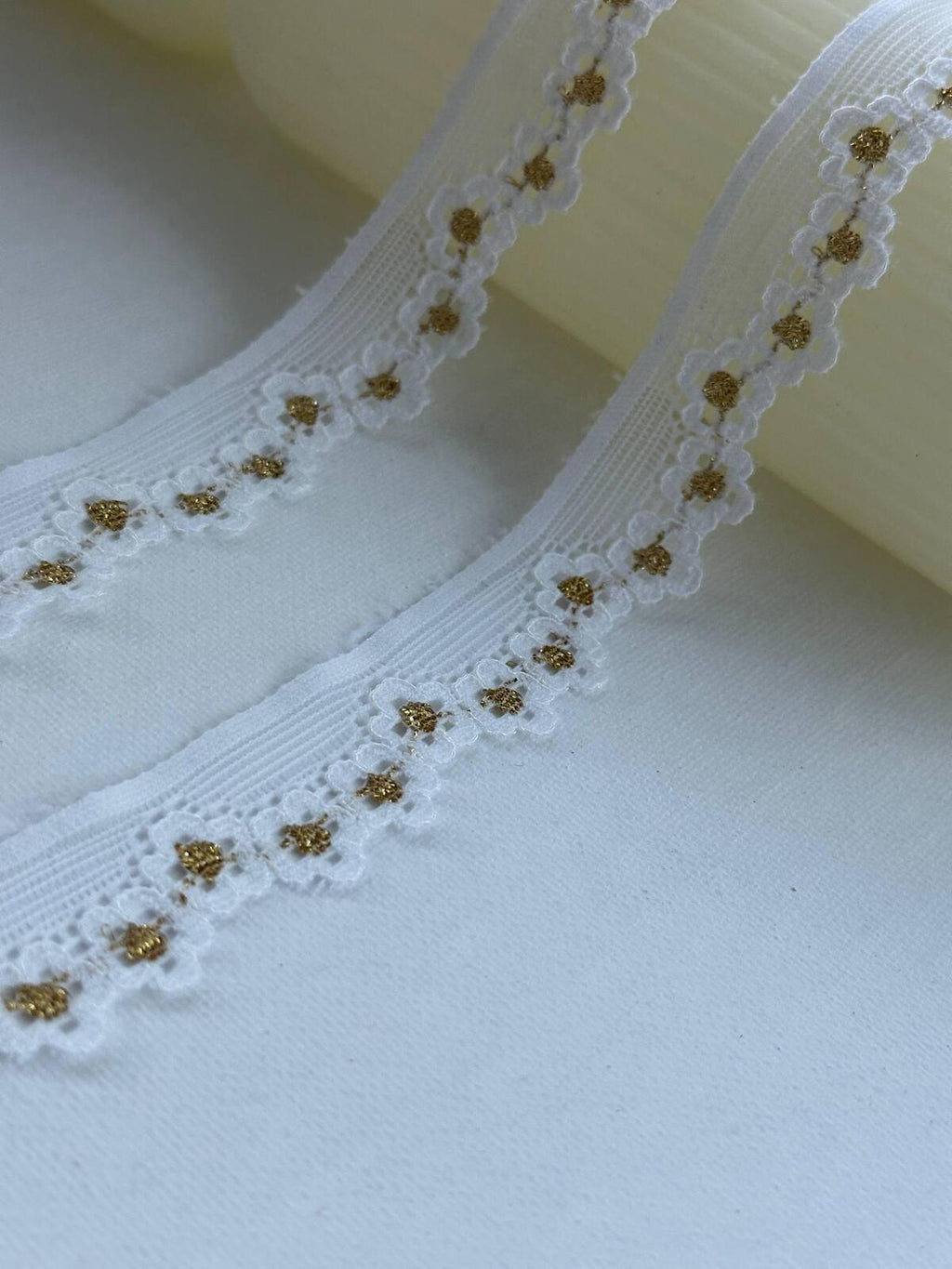 10Yds Stretch 0.9" White Gold Metallic Floral Scalloped Stretch Lace Wholesale