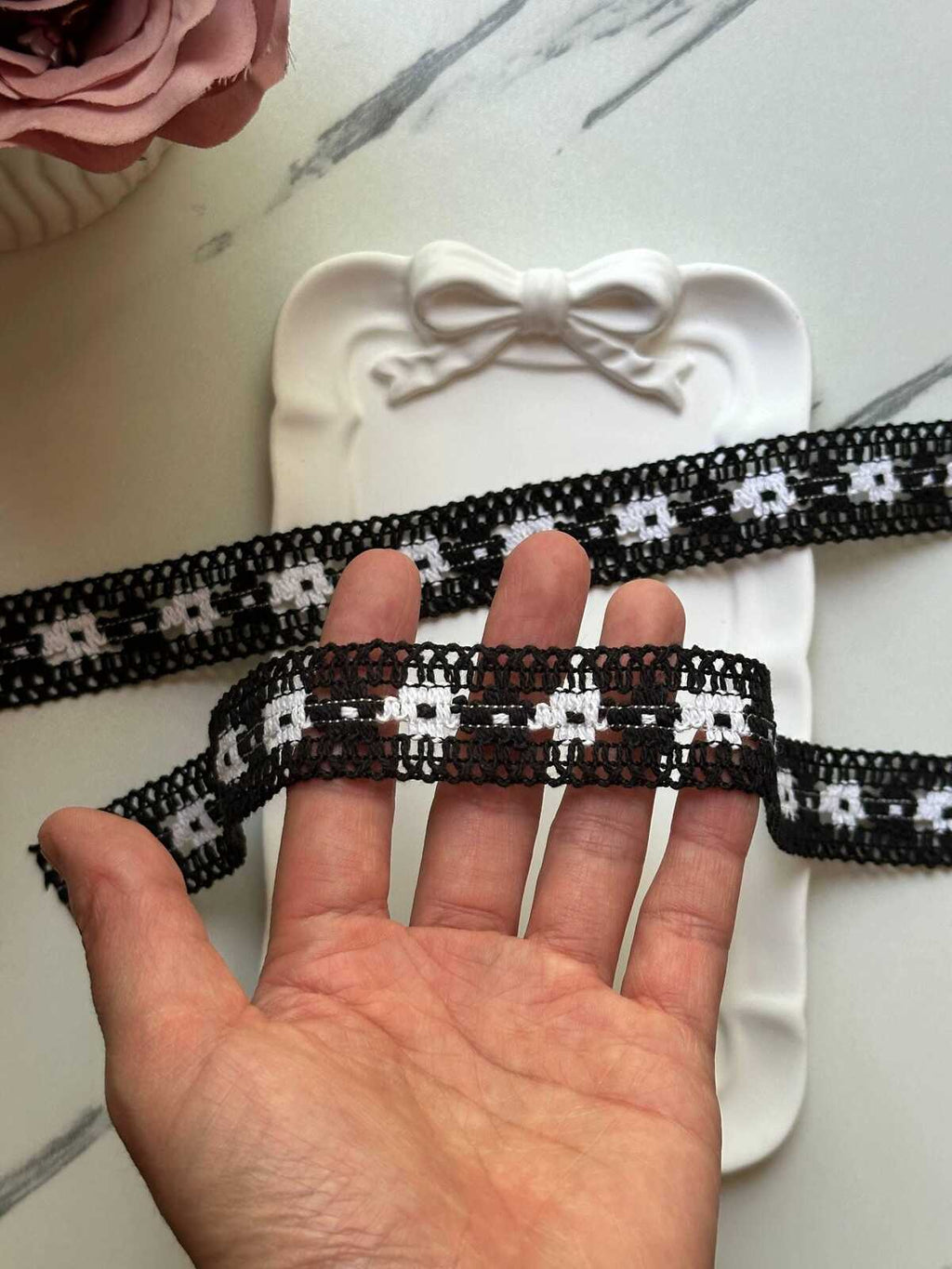 Black White Daisy Crochet Cotton Lace Trim by the Yard, Narrow Geometric Floral Insertion Ribbon for Garment Home Sewing Crafts, 1"