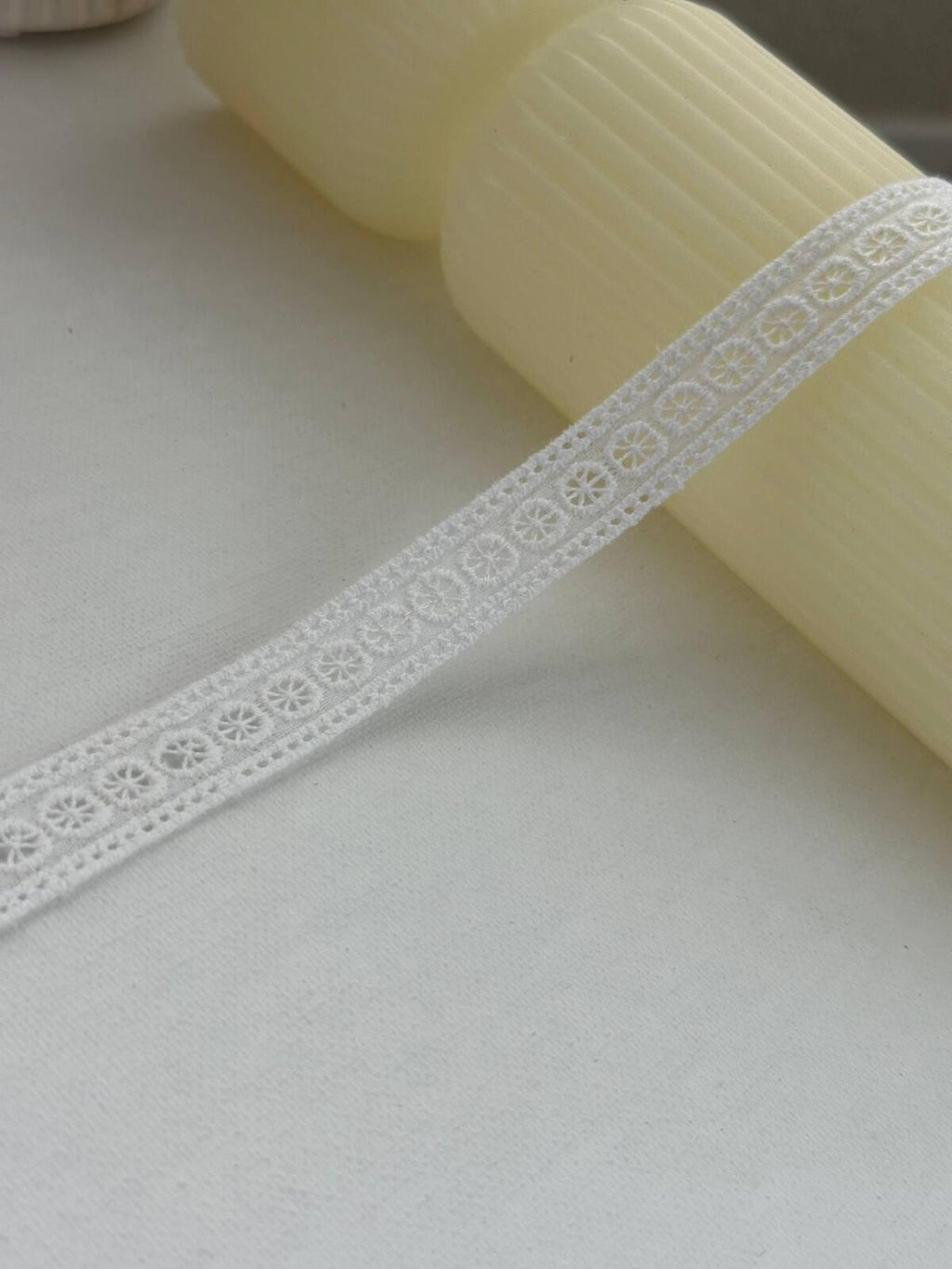 5Yds Non-Stretch 0.6" Off-White Cotton Eyelet Wheel Floral Lace Trim Wholesale