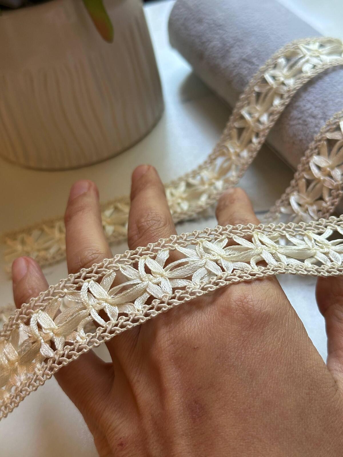 Cream Vanilla Floral Embroidered Ribbon Lace Trim by the Yard, Narrow Insertion Ribbon for Bridal Lingerie Garment Crafts, 1"