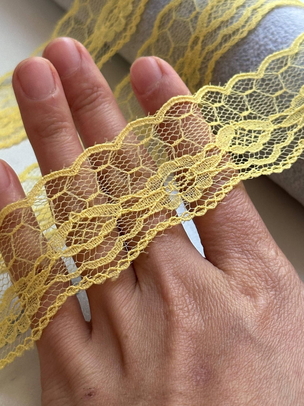10yds Soft Pastel Yellow Floral Non Stretch Rigid Lace Trim by the Yard, Narrow Scalloped Galloon Ribbon for Apparel Crafts, 1.4"