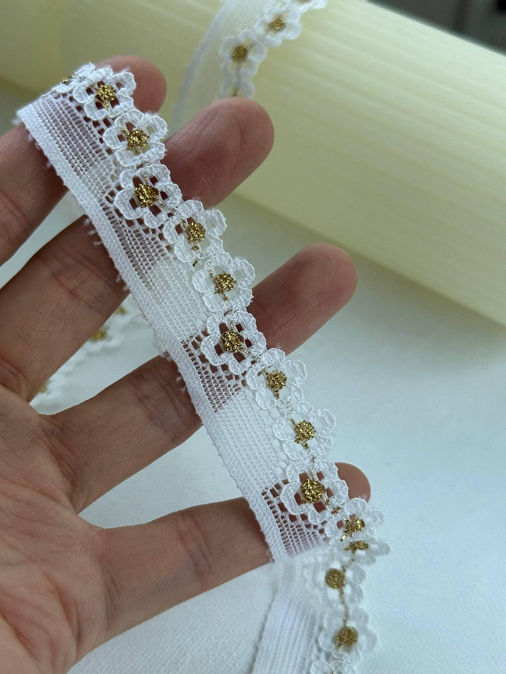 10Yds Stretch 0.9" White Gold Metallic Floral Scalloped Stretch Lace Wholesale