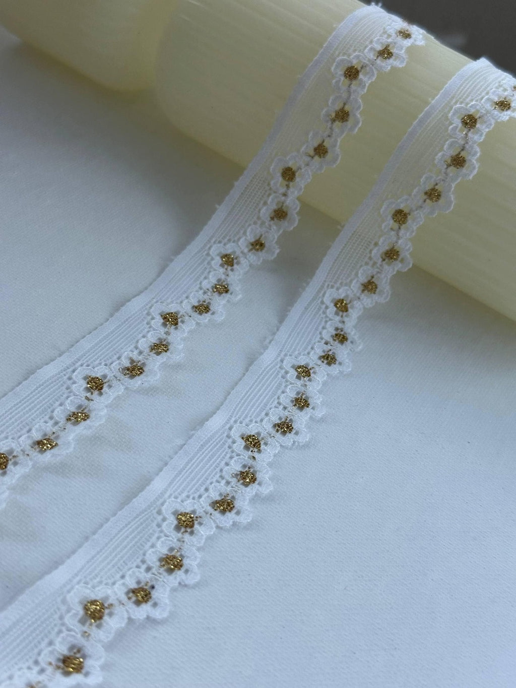 10Yds Stretch 0.9" White Gold Metallic Floral Scalloped Stretch Lace Wholesale