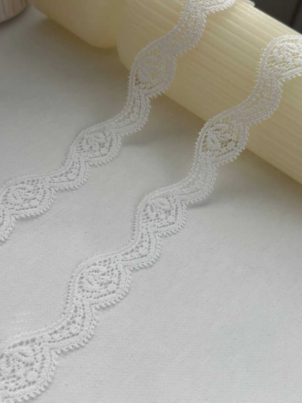 10Yds Stretch 0.9" Off-White Wavy Scalloped Rose Stretch Lace Trim Wholesale