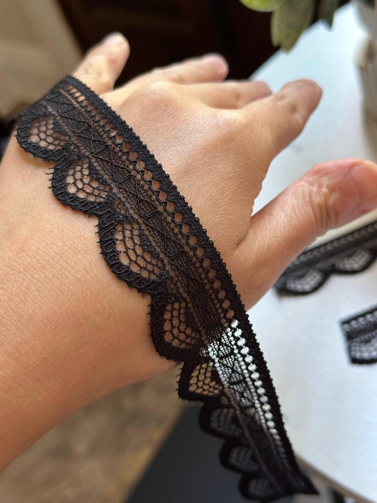10yds Classic Black Bow Scalloped Beaded Eyelash Non-Stretch Lace Trim by the Yard, Narrow Ribbon Beading Insert, 1", Retail Wholesale Bulk