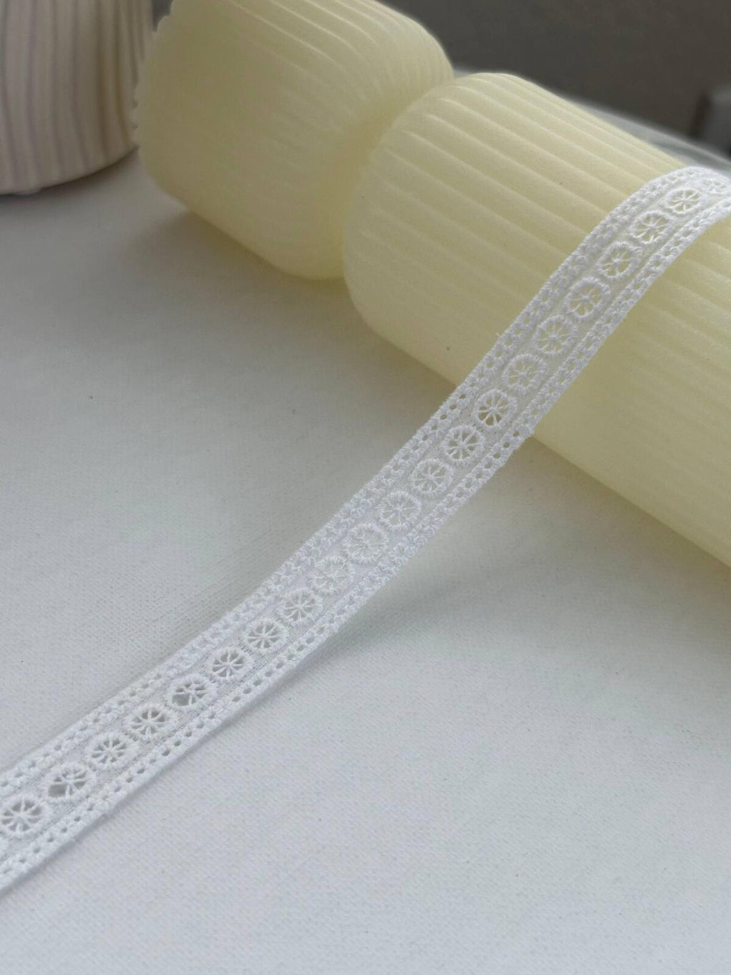 5Yds Non-Stretch 0.6" Off-White Cotton Eyelet Wheel Floral Lace Trim Wholesale