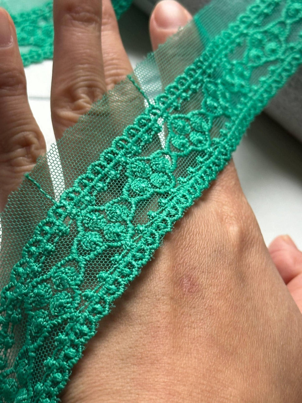 Christmas Emerald Green Mesh Embroidered Scalloped Lace Trim by the Yard, Vintage Floral Ribbon for Crafts, 1", Retail Wholesale Bulk