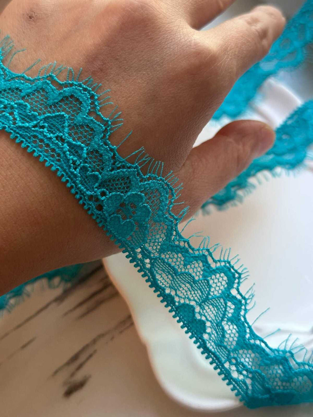 10yds Soft Peacock Teal Blue Floral Eyelash Chantilly Lace Trim by the Yard, Narrow Eyelash Scalloped Ribbon for Apparel Crafts 1" Wholesale