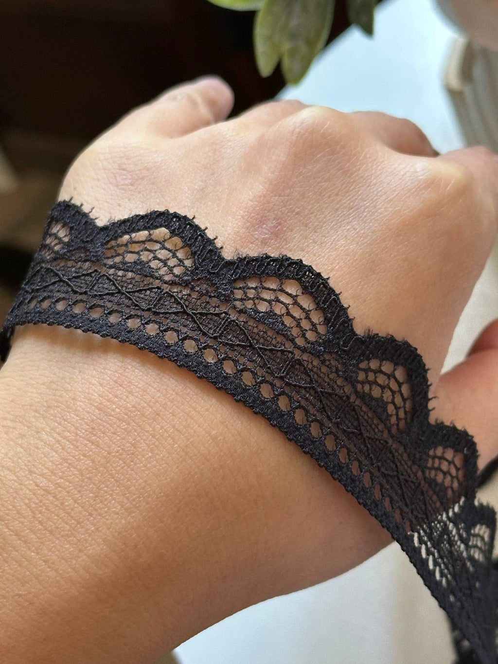 10yds Classic Black Bow Scalloped Beaded Eyelash Non-Stretch Lace Trim by the Yard, Narrow Ribbon Beading Insert, 1", Retail Wholesale Bulk
