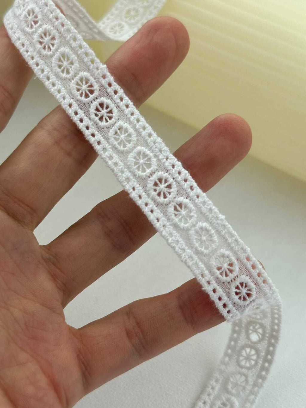 5Yds Non-Stretch 0.6" Off-White Cotton Eyelet Wheel Floral Lace Trim Wholesale