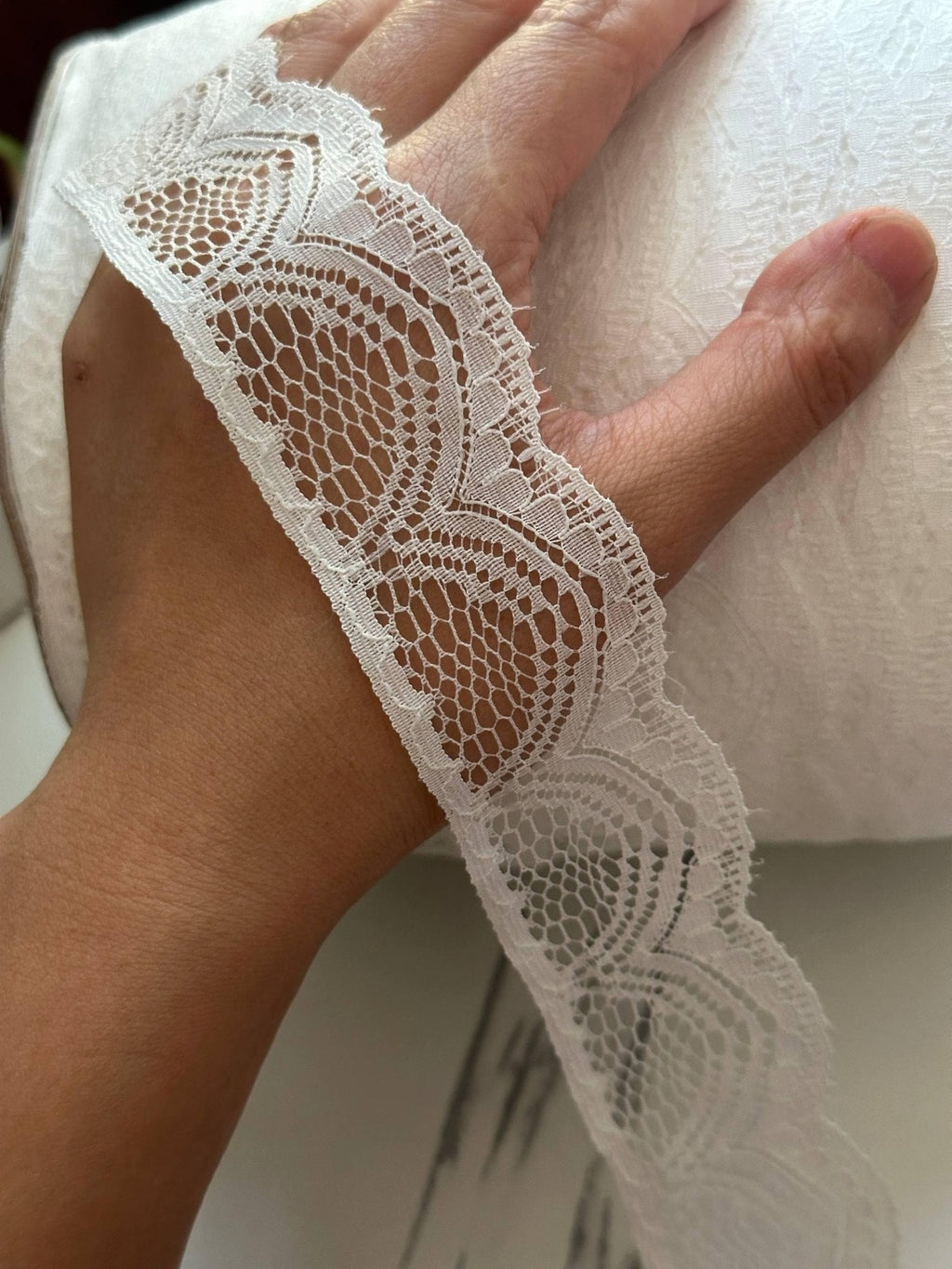 10yds Crisp White Floral Non Stretch Rigid Lace Trim by the Yard, Narrow Scalloped Galloon Ribbon for Bridal Crafts, 1.5" Retail Wholesale