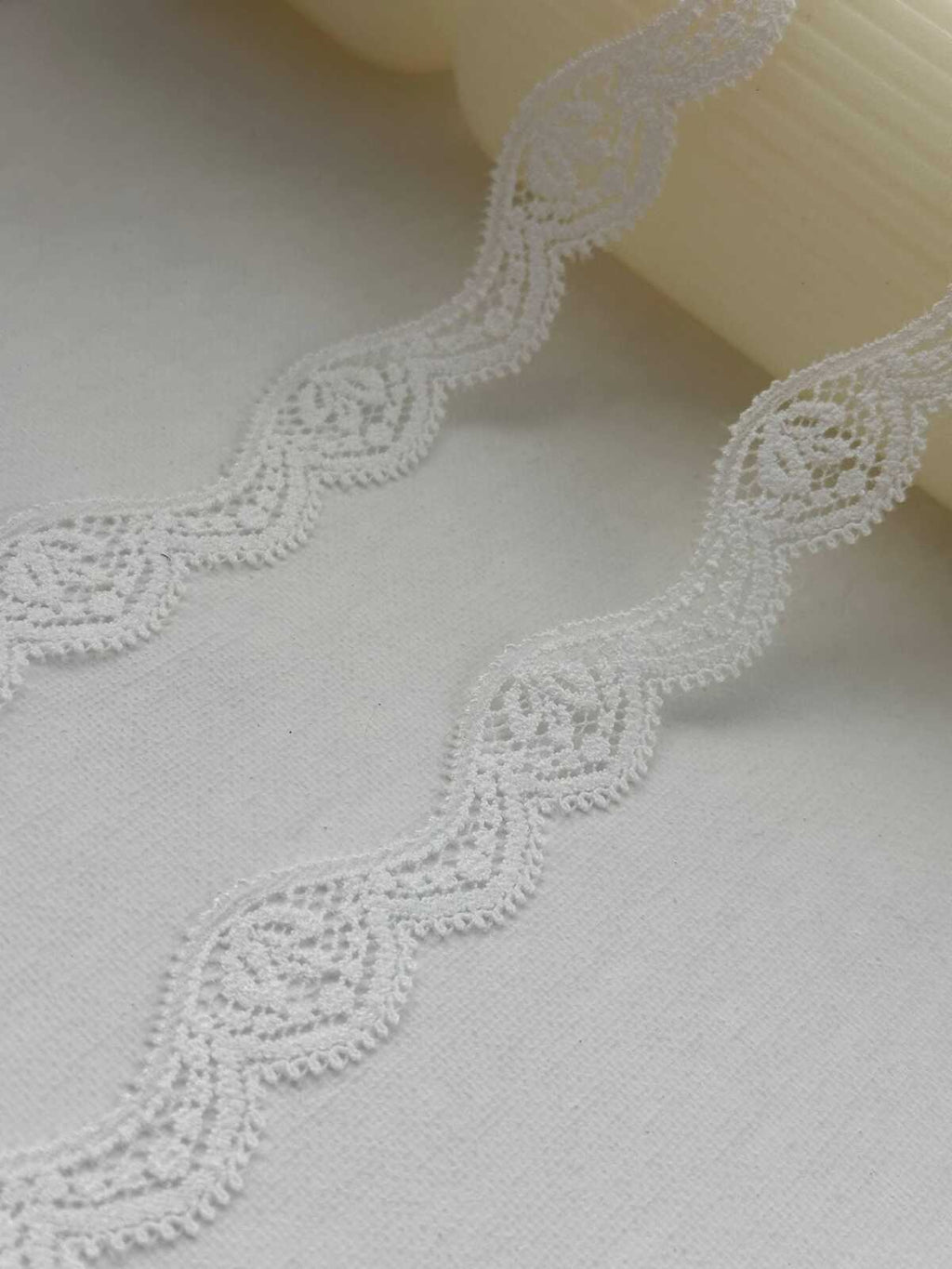 10Yds Stretch 0.9" Off-White Wavy Scalloped Rose Stretch Lace Trim Wholesale