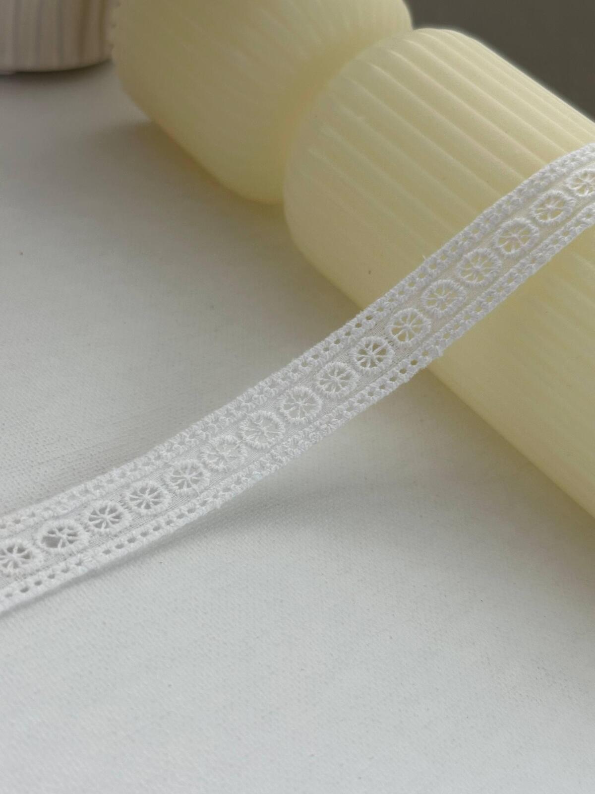 5Yds Non-Stretch 0.6" Off-White Cotton Eyelet Wheel Floral Lace Trim Wholesale