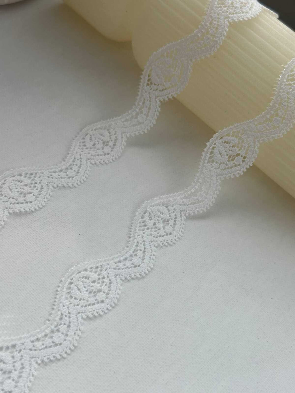 10Yds Stretch 0.9" Off-White Wavy Scalloped Rose Stretch Lace Trim Wholesale