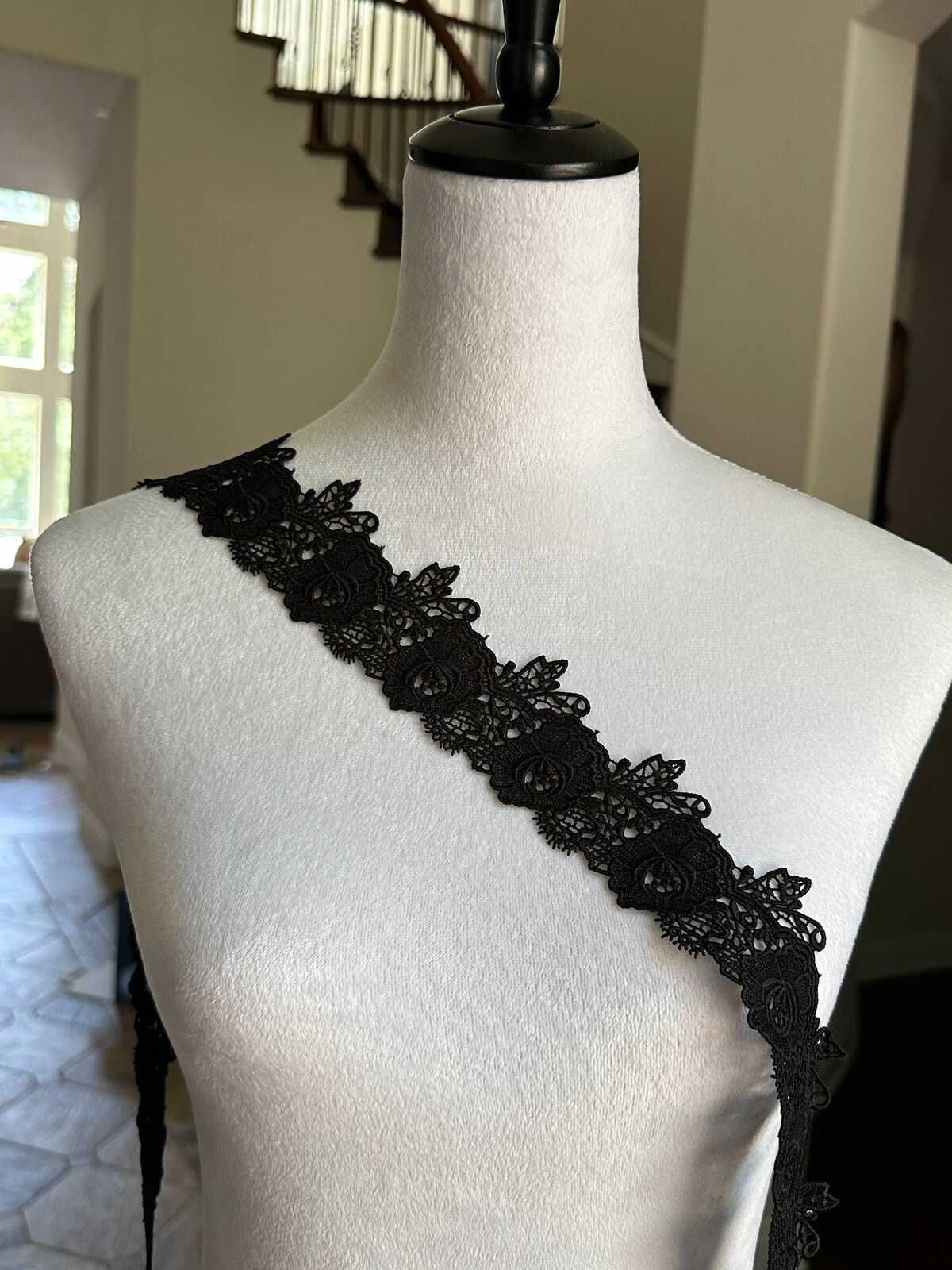 Gothic Black Venetian Guipure Chemical Water Soluble Floral Lace Trim Heavyweight Embroidered Rose Ribbon for Gowns Crafts Sewing, 1.5"