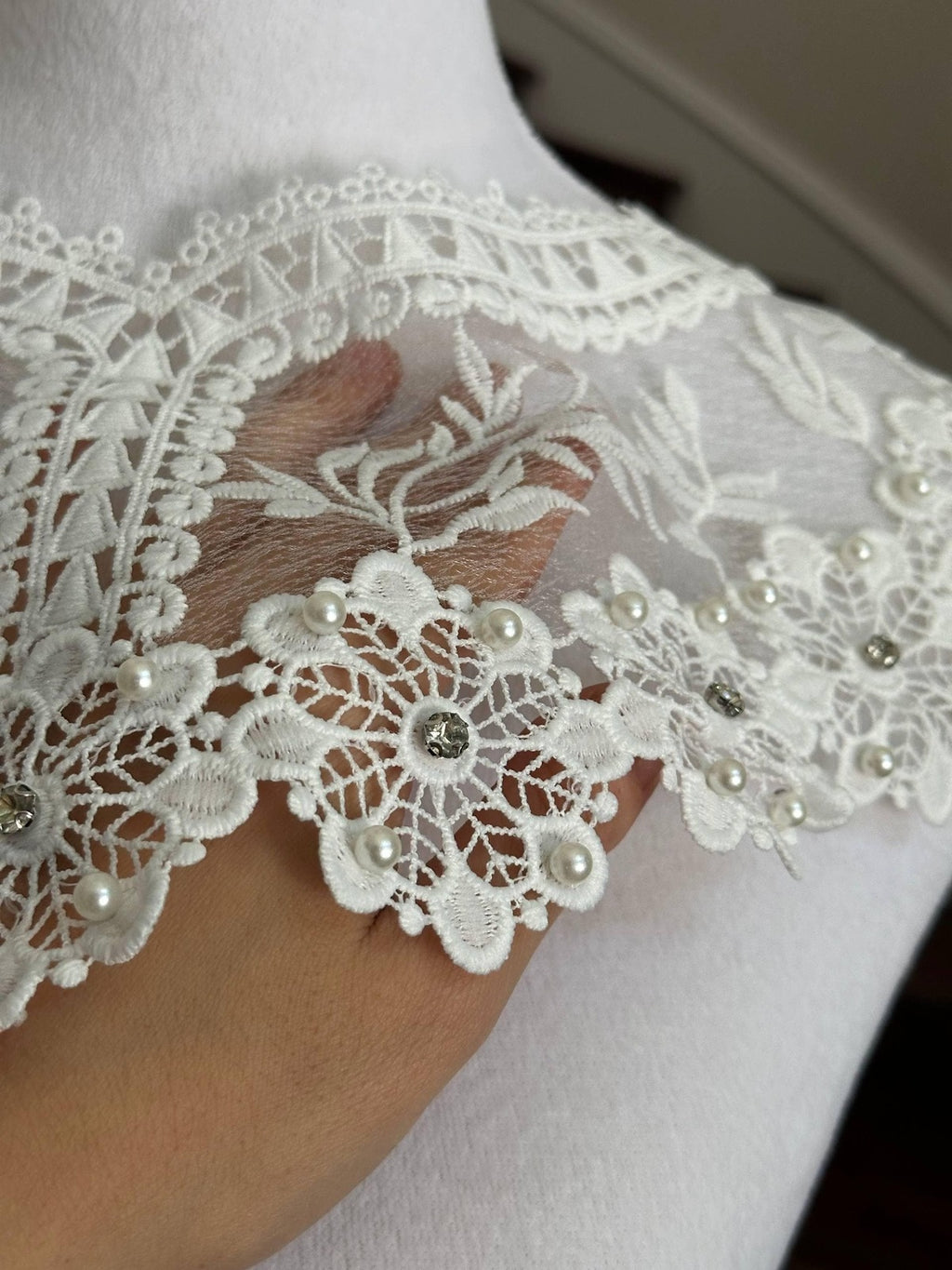 Off White Beaded Rhinestone Guipure Lace Collar  Pearl Accent Neckline Applique Statement Bodice Motif for Gowns Blouses, 6"