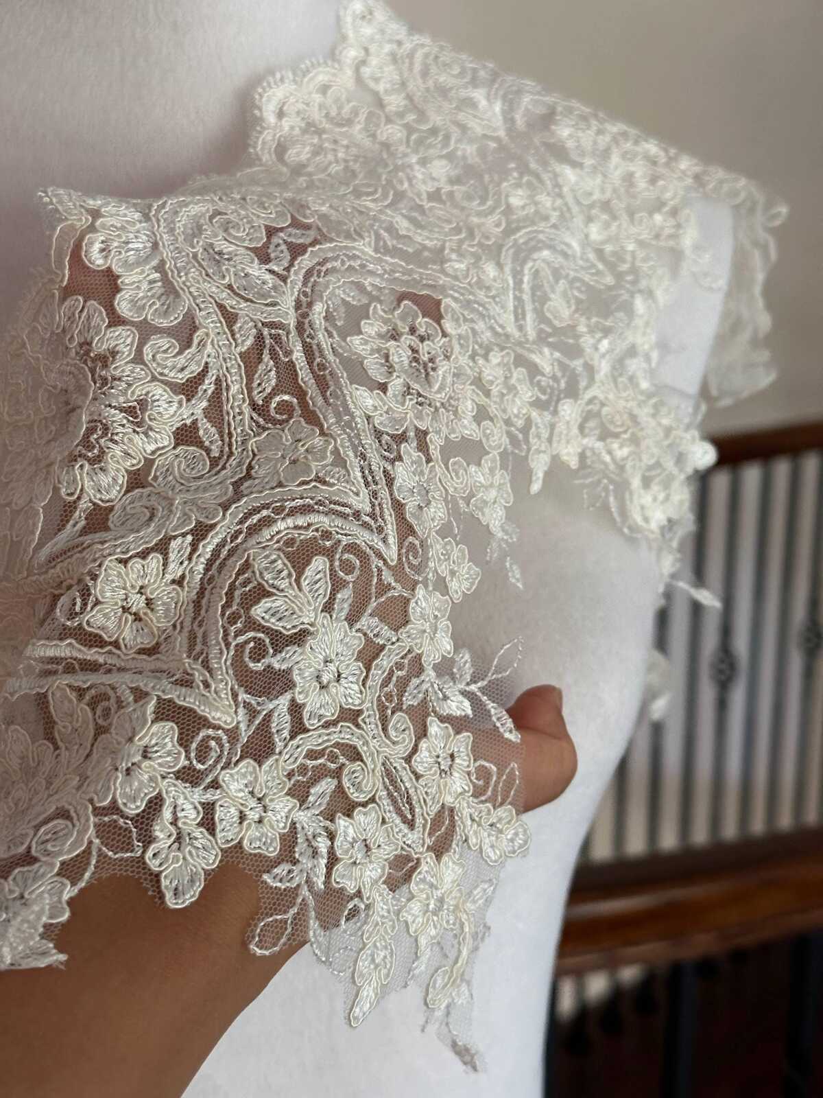1Yd Non-Stretch 8.5" Off-White Corded Floral Bridal Mesh Lace Trim Wholesale