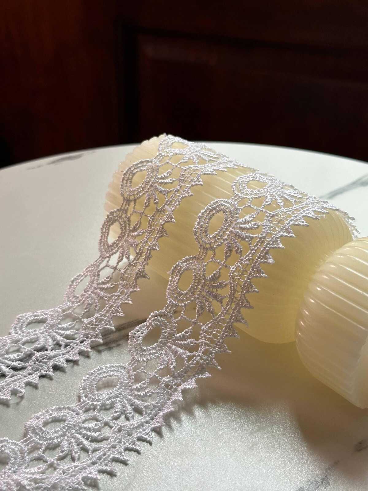 Off White Guipure Lace Trim Geometric Eyelet Water Soluble Venise Lace Ribbon Single Scalloped Border for Gowns Blouses Crafts, 1.5"