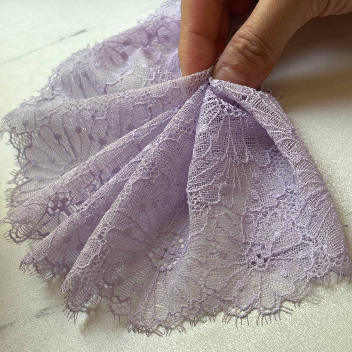 Dusty Lavender Daisy Stretch Eyelash Lace Trim by the Yard, Wide Floral Scalloped Ribbon for Lingerie Bridal, 4.5"