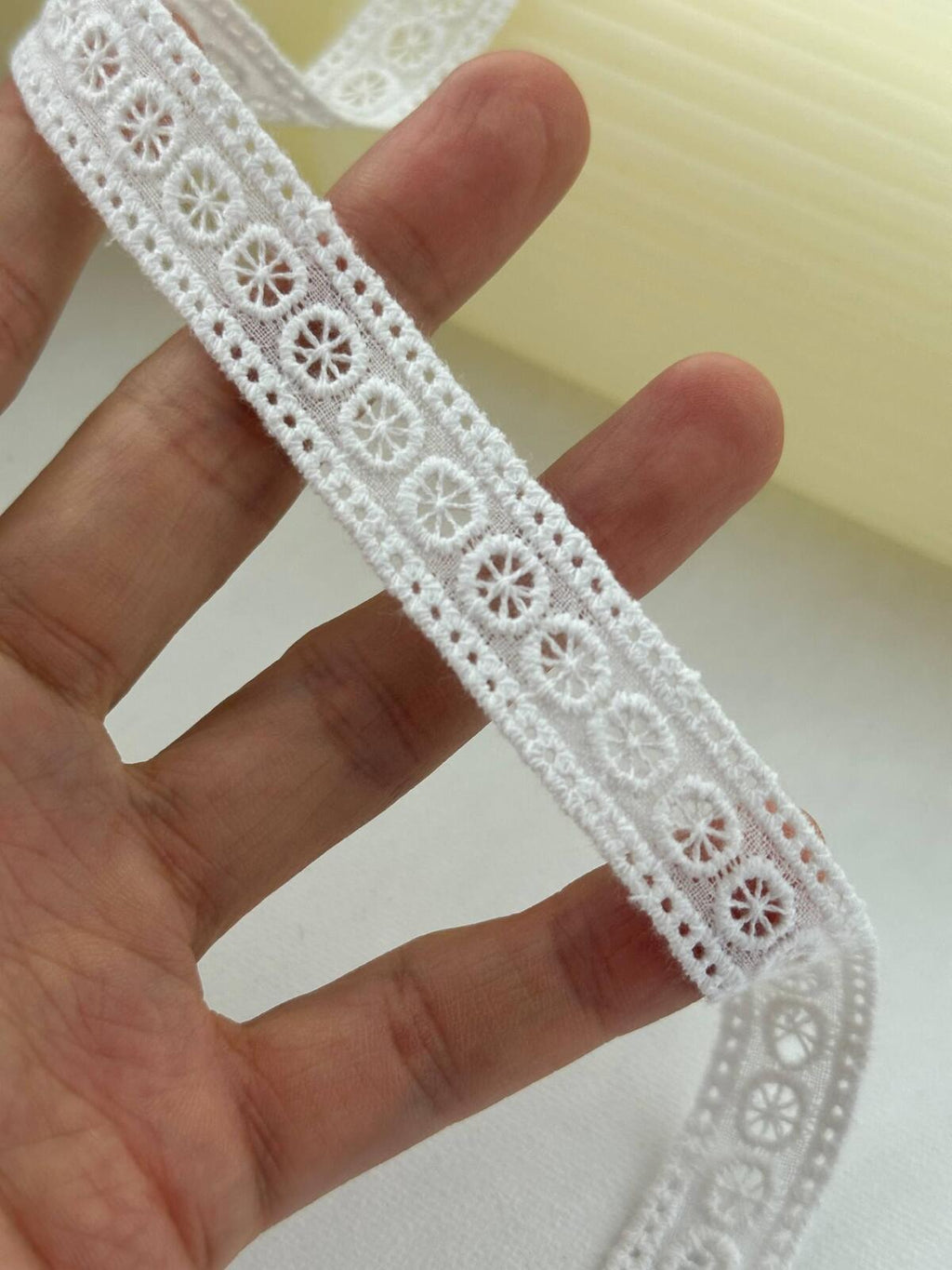5Yds Non-Stretch 0.6" Off-White Cotton Eyelet Wheel Floral Lace Trim Wholesale