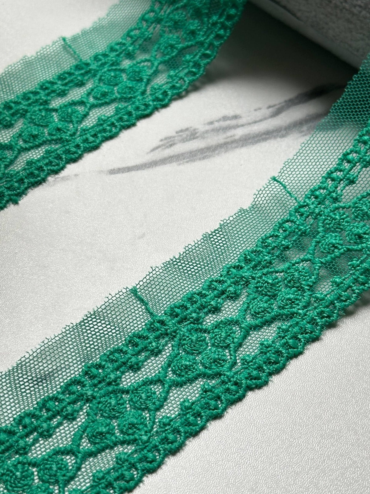 Christmas Emerald Green Mesh Embroidered Scalloped Lace Trim by the Yard, Vintage Floral Ribbon for Crafts, 1", Retail Wholesale Bulk
