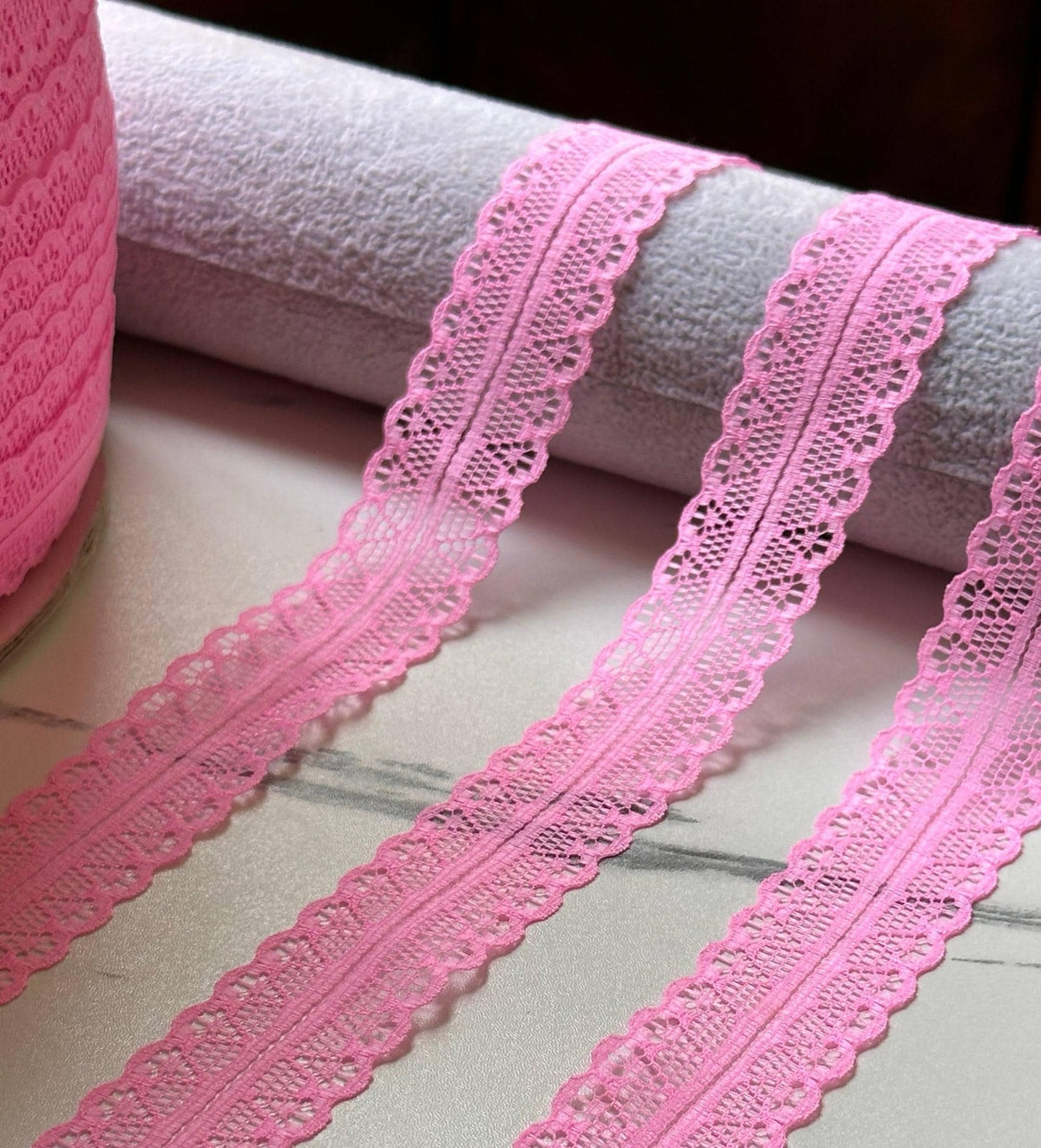 10yds Structured Bubblegum Pink Splitable Non-Stretch Lace Trim by the Yard, Dual Edge Narrow Ribbon for Crafts, 1", Retail Wholesale Bulk