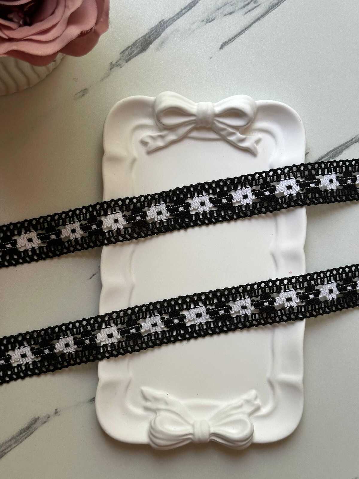 Black White Daisy Crochet Cotton Lace Trim by the Yard, Narrow Geometric Floral Insertion Ribbon for Garment Home Sewing Crafts, 1"