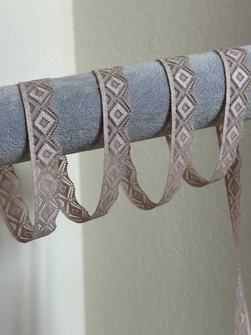 10yds 0.7" Dusty Mauve Stretch Elastic Lace Trim Dainty Scalloped Edge Geometric Argyle Ribbon for Lingerie Crafts Sewing Retail Wholesale