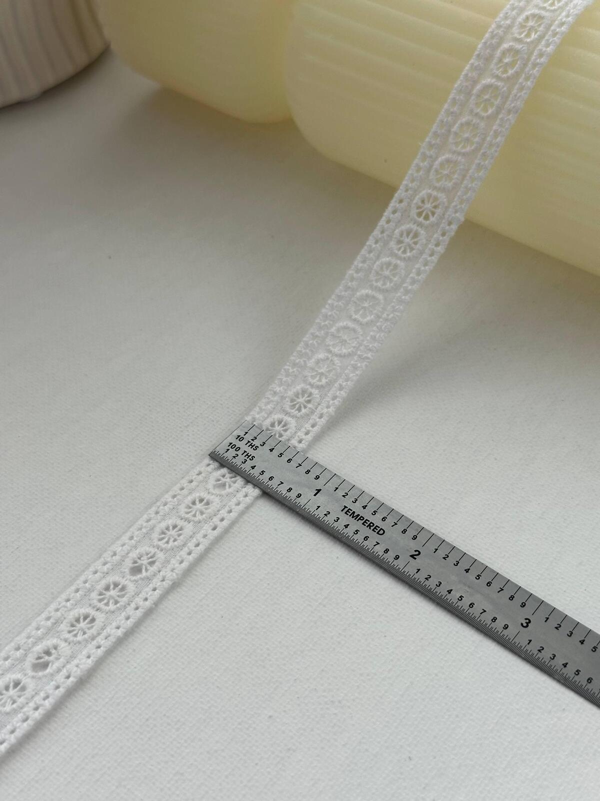 5Yds Non-Stretch 0.6" Off-White Cotton Eyelet Wheel Floral Lace Trim Wholesale