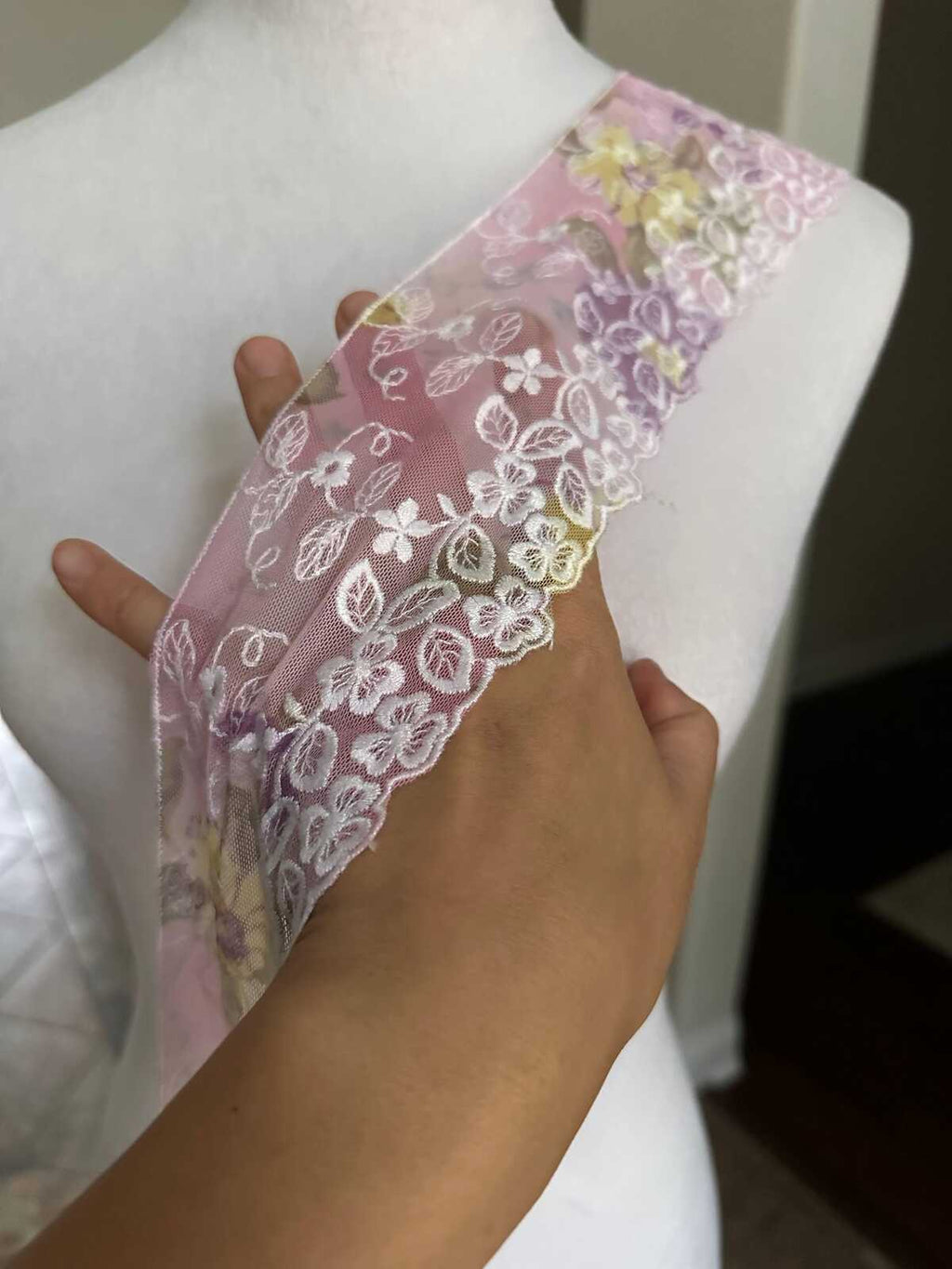 Gradient Floral Embroidered Mesh Tulle Lace Trim Single Scalloped Pink Yellow Purple Non Stretch Ribbon for Gowns Lingerie Crafts, 3"