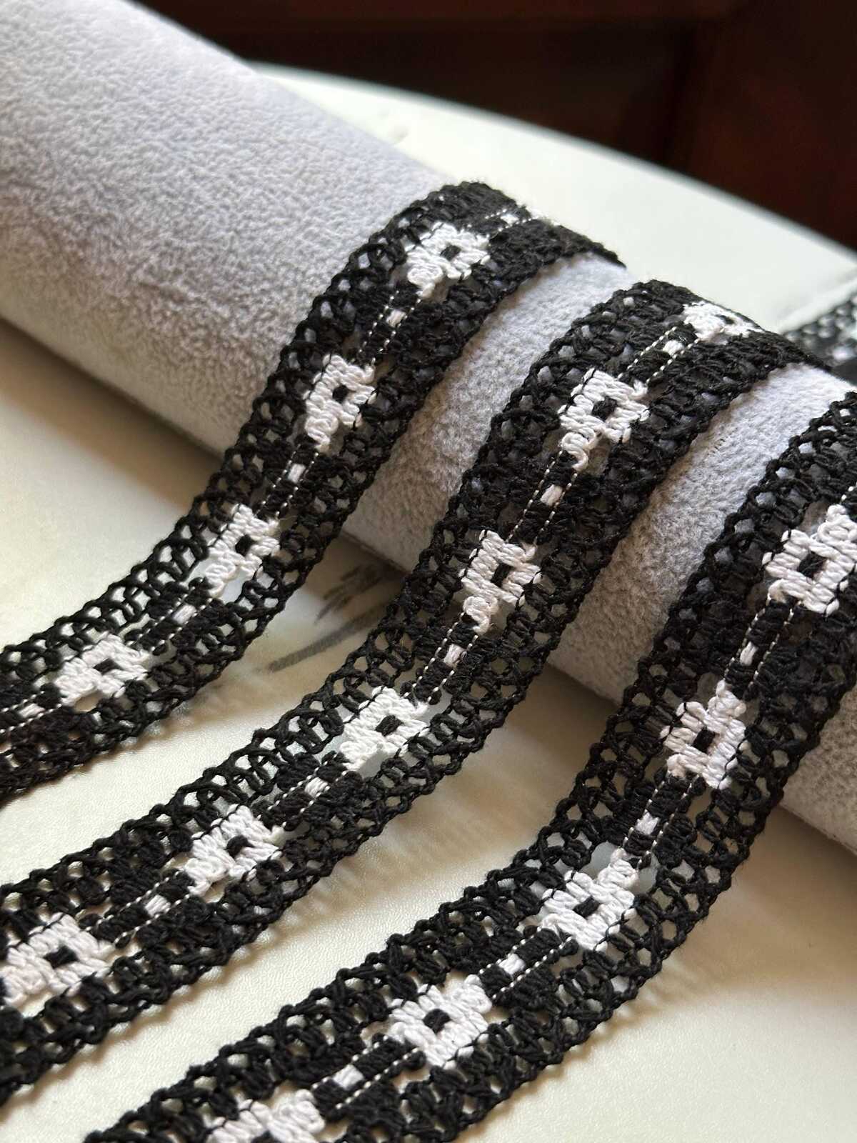 Black White Daisy Crochet Cotton Lace Trim by the Yard, Narrow Geometric Floral Insertion Ribbon for Garment Home Sewing Crafts, 1"