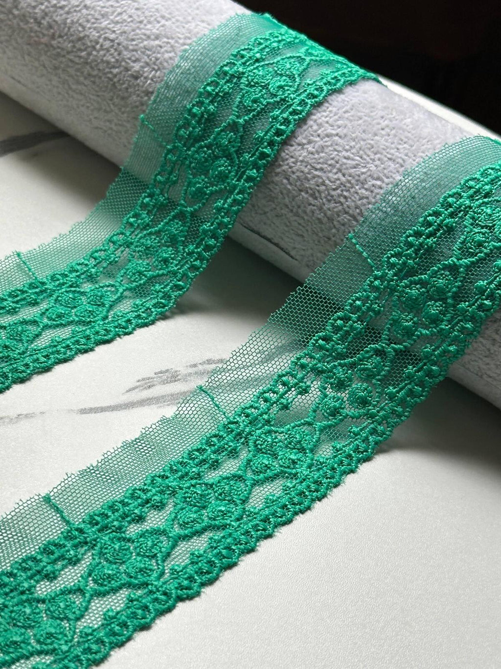 Christmas Emerald Green Mesh Embroidered Scalloped Lace Trim by the Yard, Vintage Floral Ribbon for Crafts, 1", Retail Wholesale Bulk