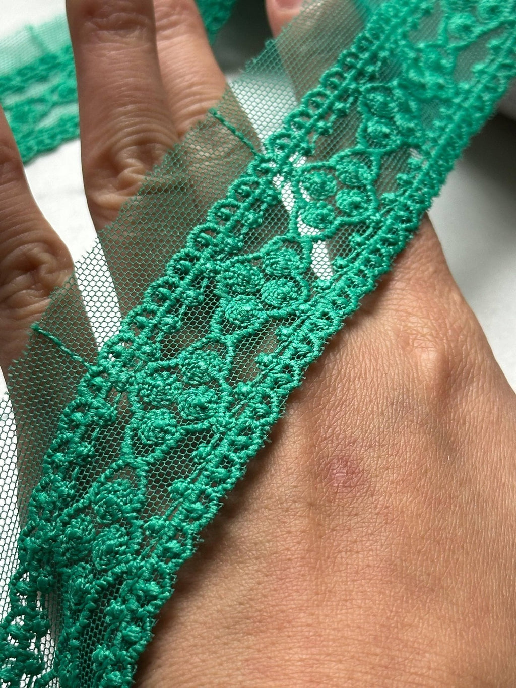 Christmas Emerald Green Mesh Embroidered Scalloped Lace Trim by the Yard, Vintage Floral Ribbon for Crafts, 1", Retail Wholesale Bulk