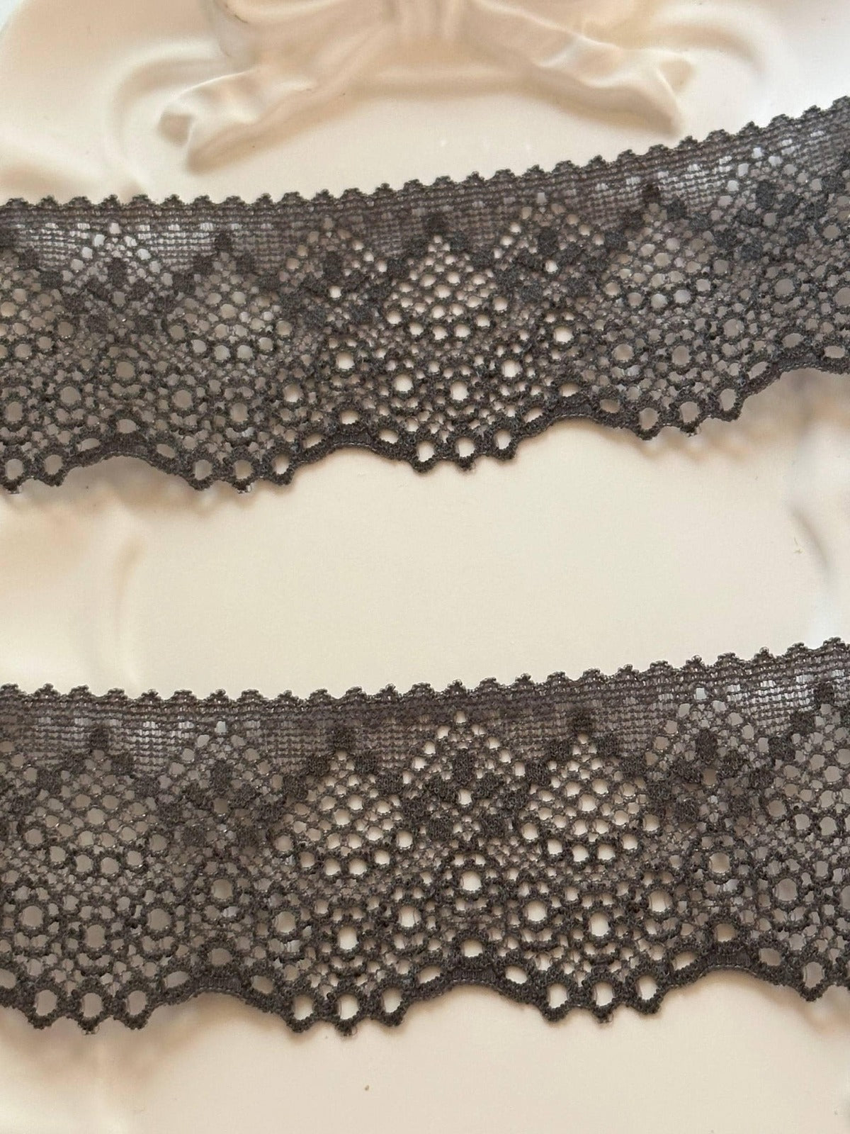 10yds Taupe Charcoal Grey Floral Stretch Lace Trim by the Yard, Narrow Scalloped Elastic Ribbon for Lingerie Crafts, 1.5"