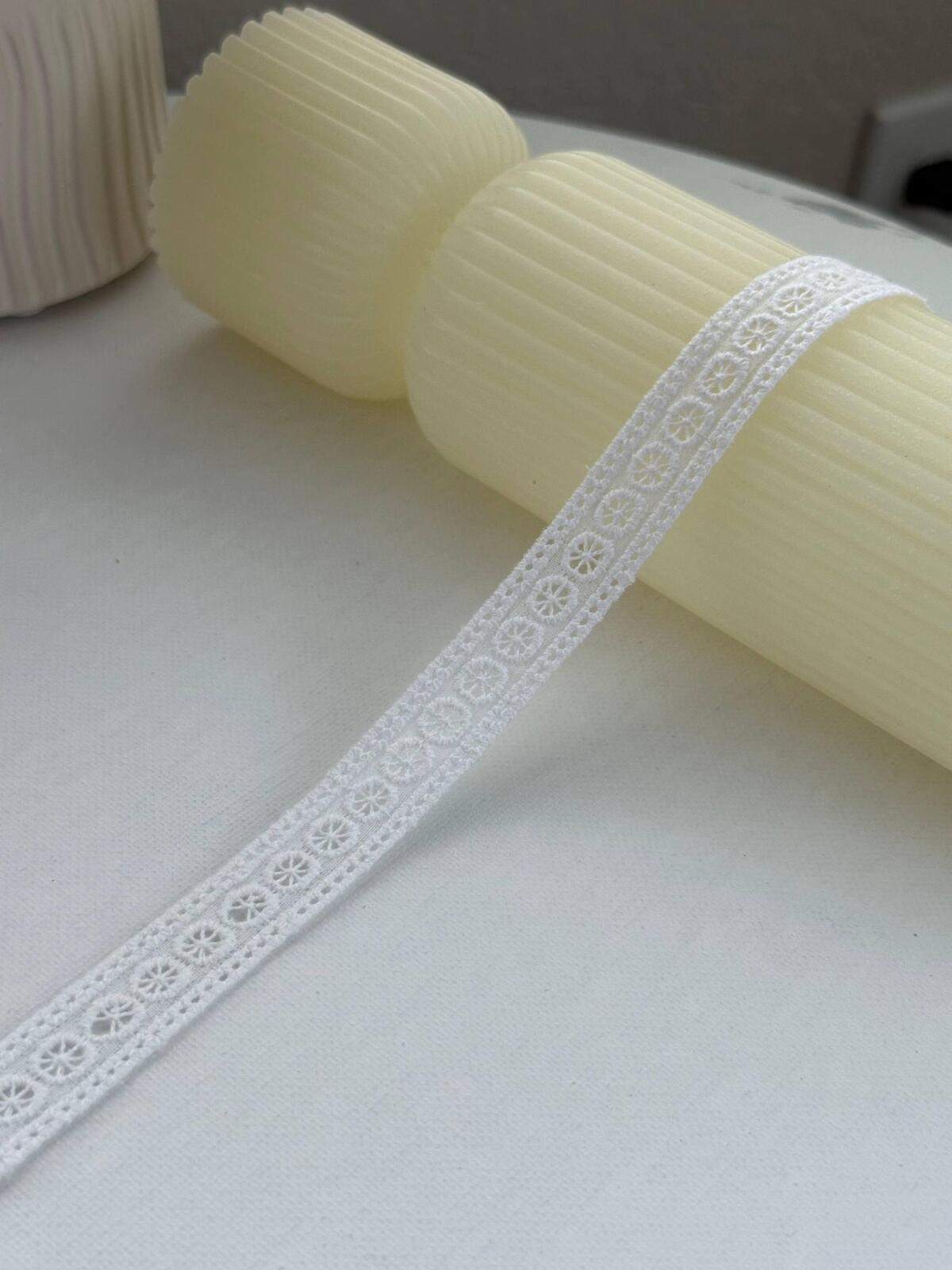 5Yds Non-Stretch 0.6" Off-White Cotton Eyelet Wheel Floral Lace Trim Wholesale