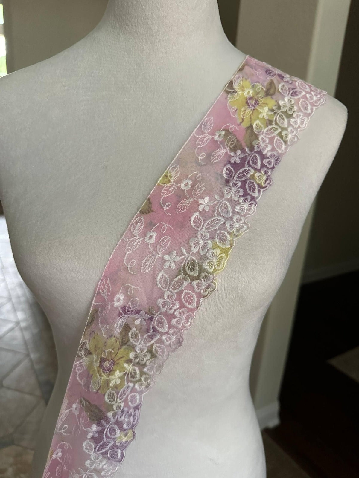 Gradient Floral Embroidered Mesh Tulle Lace Trim Single Scalloped Pink Yellow Purple Non Stretch Ribbon for Gowns Lingerie Crafts, 3"