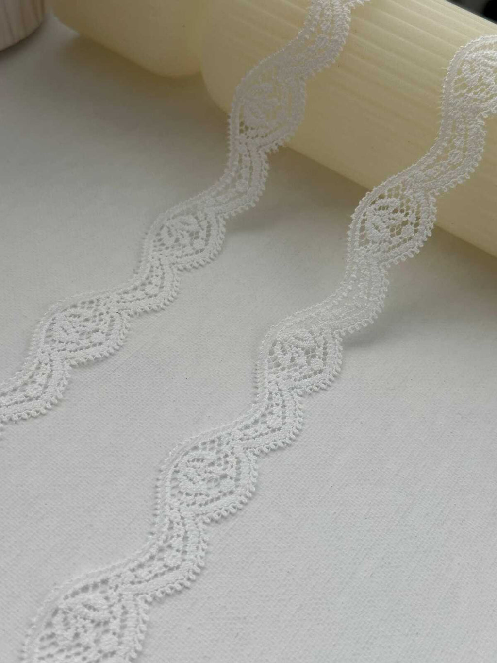 10Yds Stretch 0.9" Off-White Wavy Scalloped Rose Stretch Lace Trim Wholesale