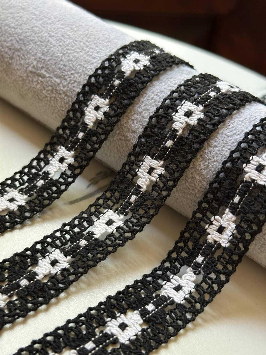 Black White Daisy Crochet Cotton Lace Trim by the Yard, Narrow Geometric Floral Insertion Ribbon for Garment Home Sewing Crafts, 1"