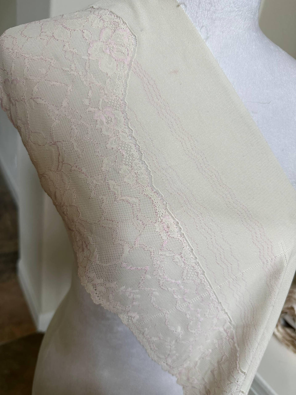 Two Tone Cream Beige & Pale Pink Floral Galloon Lace Trim Symmetrical Double Scalloped Edge Tulle Ribbon for Gowns Crafts Sewing, 7.65"