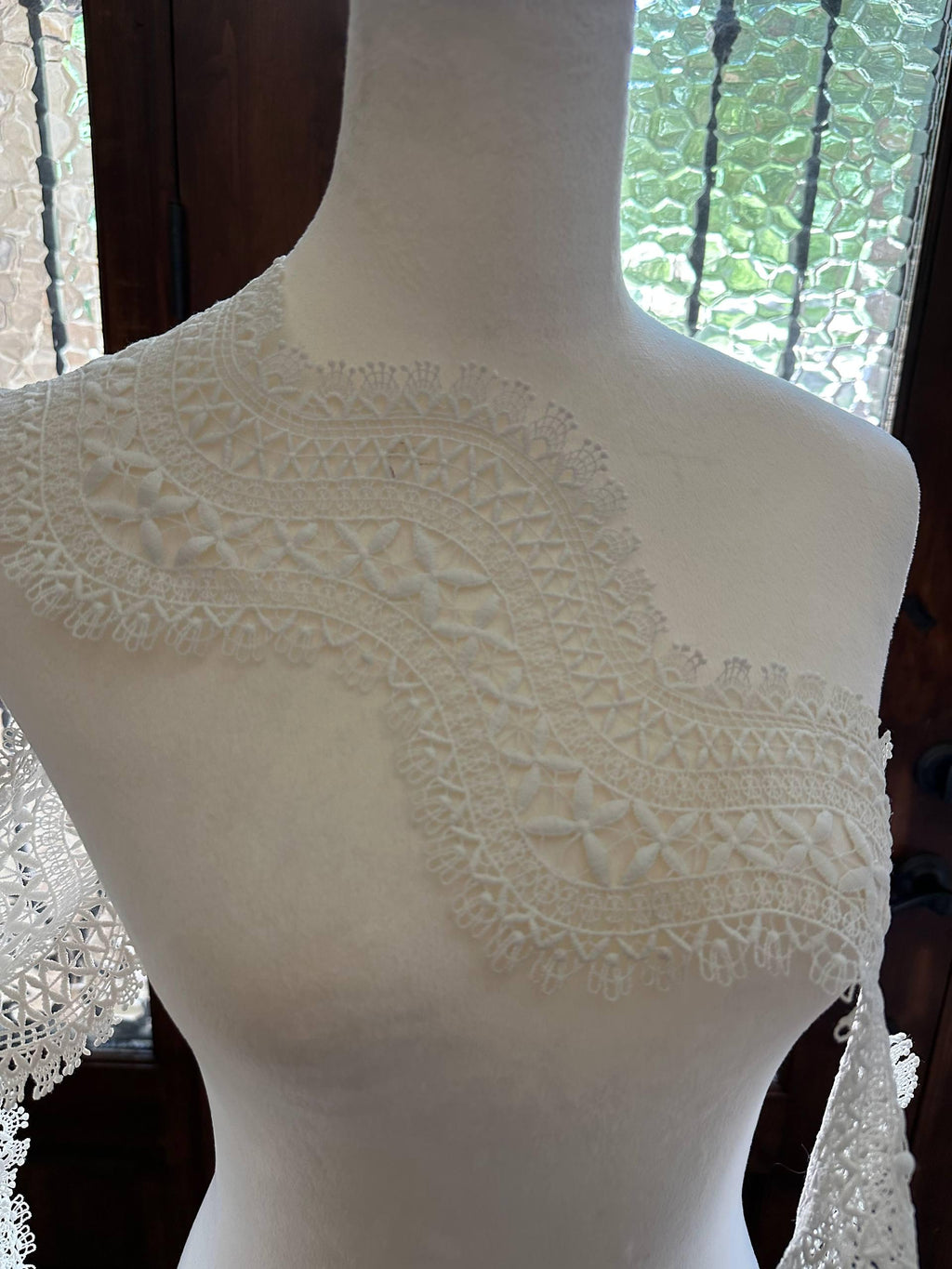 4.25" White Guipure Lace Trim Wide Venice Chemical Embroidered Scalloped Edge Water Soluble Lace for Cotton Skirt Garment Sewing