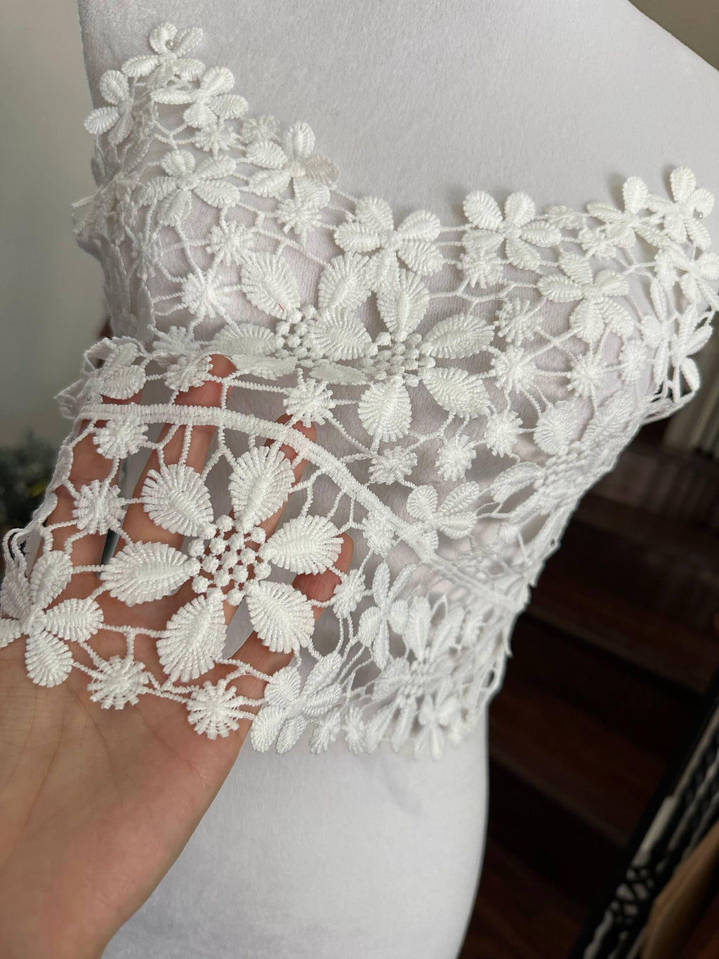 Off White Venetian Guipure Chemical Water Soluble Lace Cami Bodice Applique Floral Tube Top Motif Overlay for T-Shirt Gowns Crafts