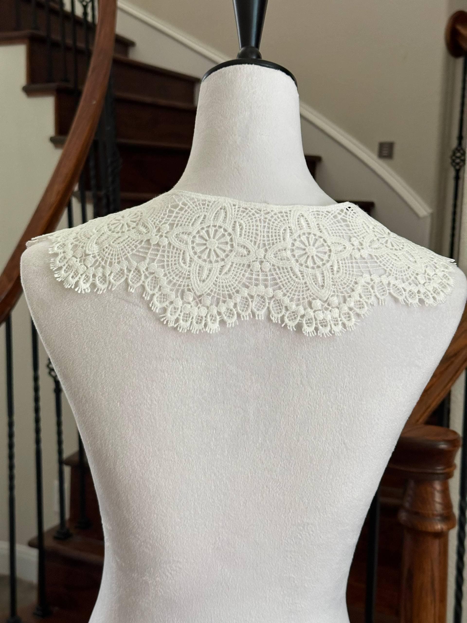 Cream White Vintage Floral Guipure Lace Collar Applique, Symmetrical Detachable Openwork Embroidered Neckline for Dress Sewing, 22.5"x4"