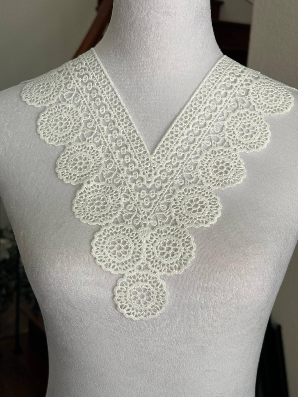 Off White Venetian Guipure Chemical Water Soluble Lace Collar Applique Medallion V Neck Trim Bodice Motif for Gowns Blouses Crafts, 6"