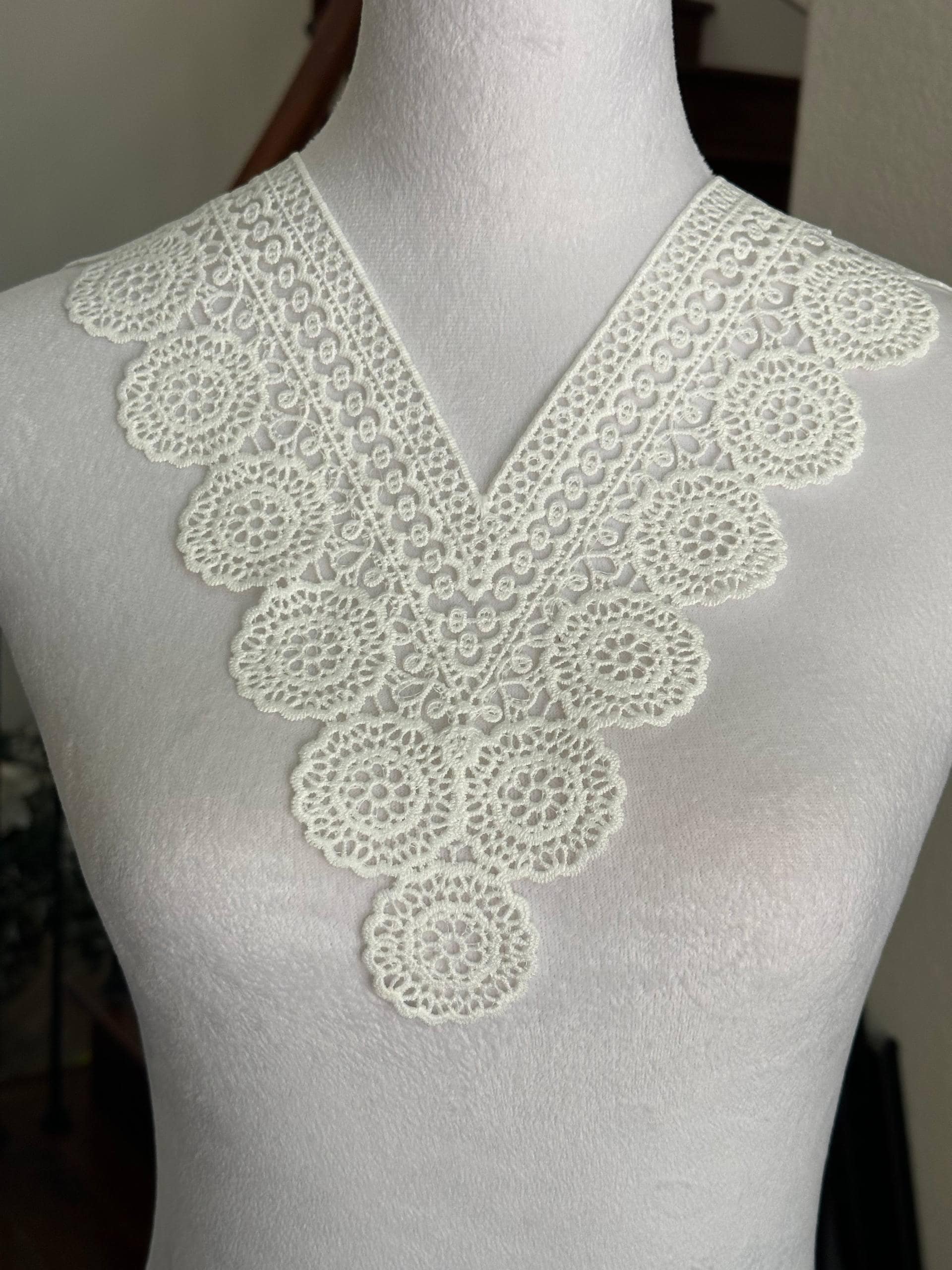 Off White Venetian Guipure Chemical Water Soluble Lace Collar Applique Medallion V Neck Trim Bodice Motif for Gowns Blouses Crafts, 6"