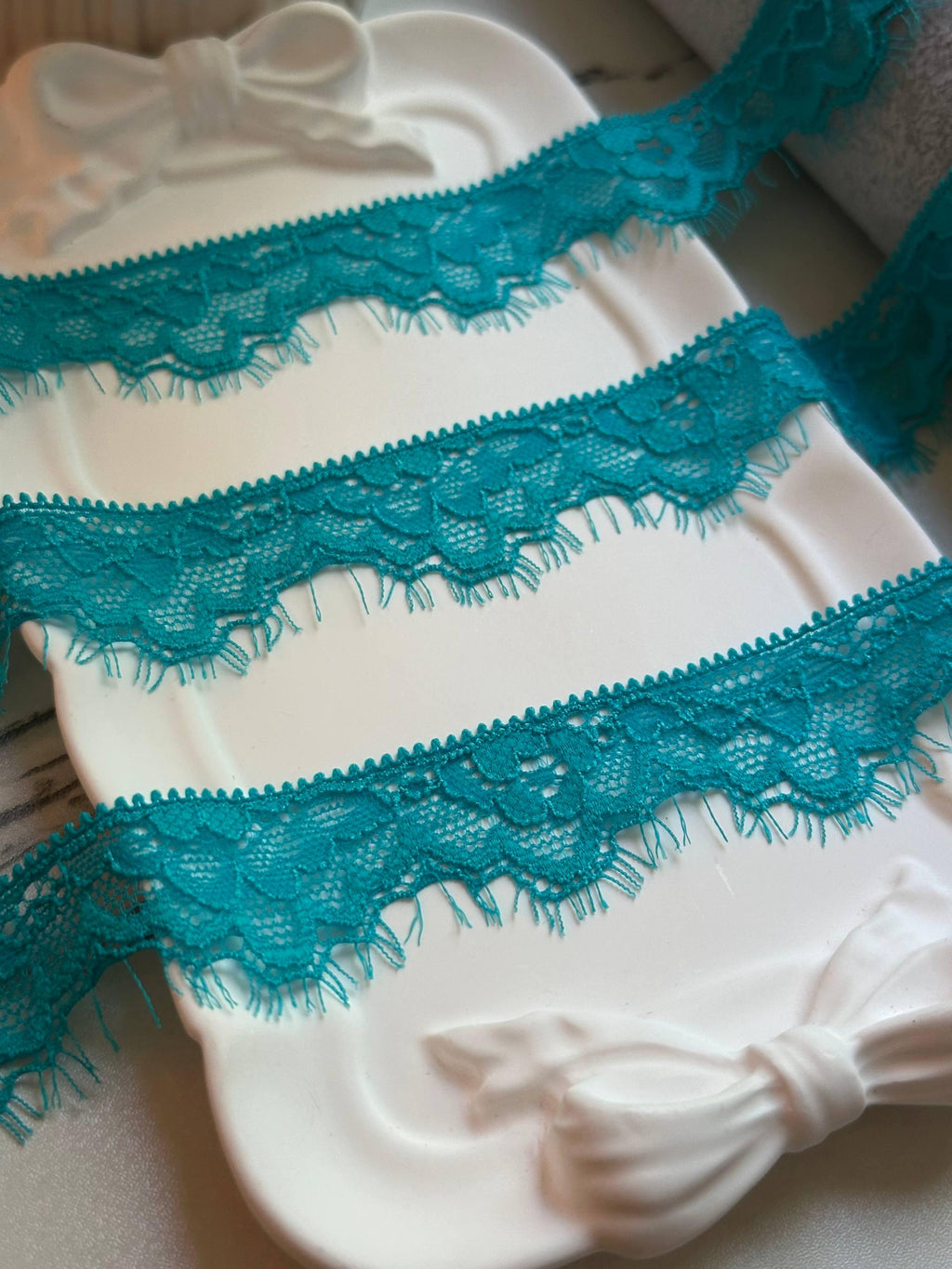 Soft Peacock Teal Blue Floral Eyelash Chantilly Lace Trim by the Yard, Narrow Eyelash Scalloped Ribbon for Apparel Crafts, 1"