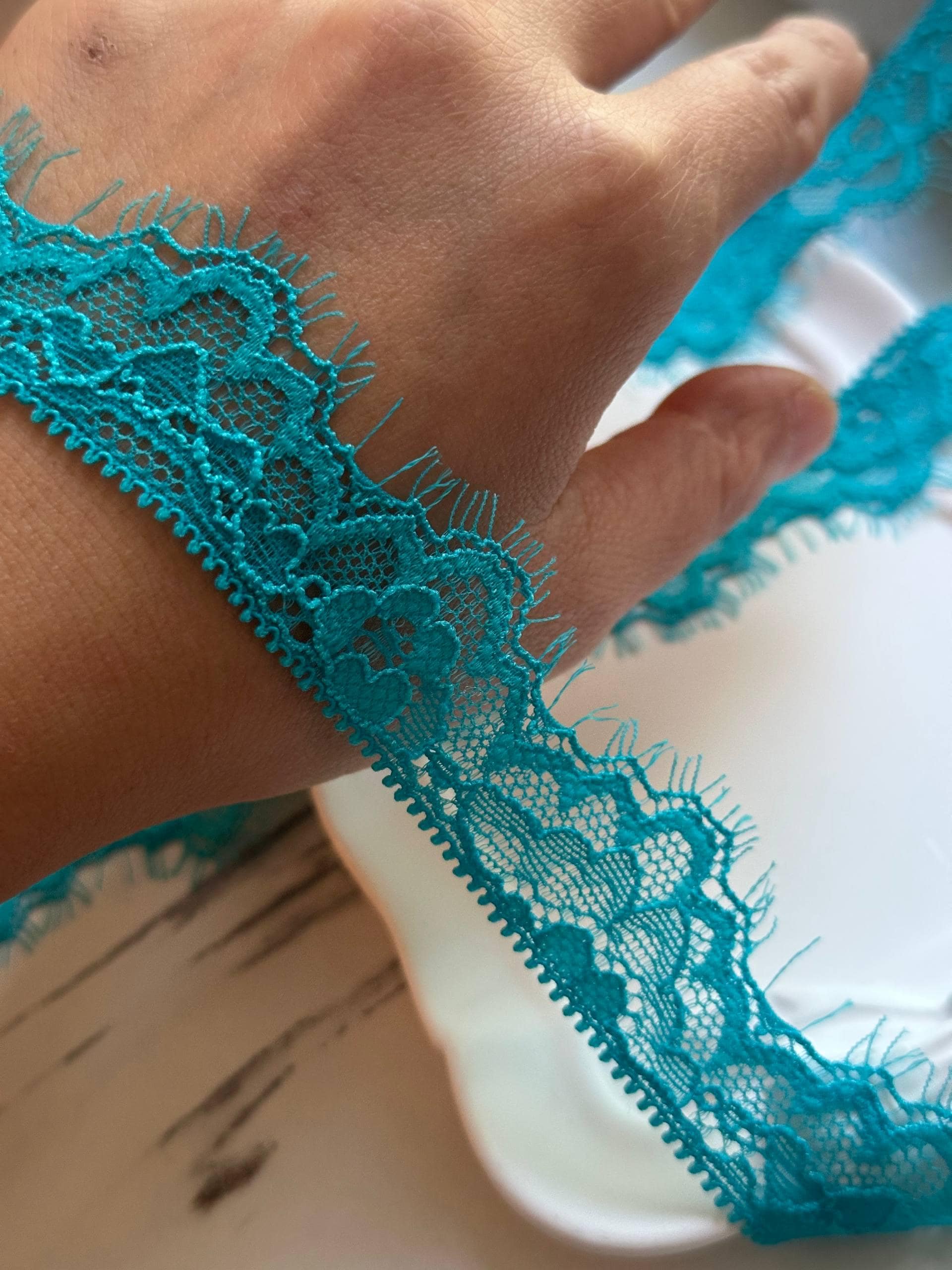 Soft Peacock Teal Blue Floral Eyelash Chantilly Lace Trim by the Yard, Narrow Eyelash Scalloped Ribbon for Apparel Crafts, 1"