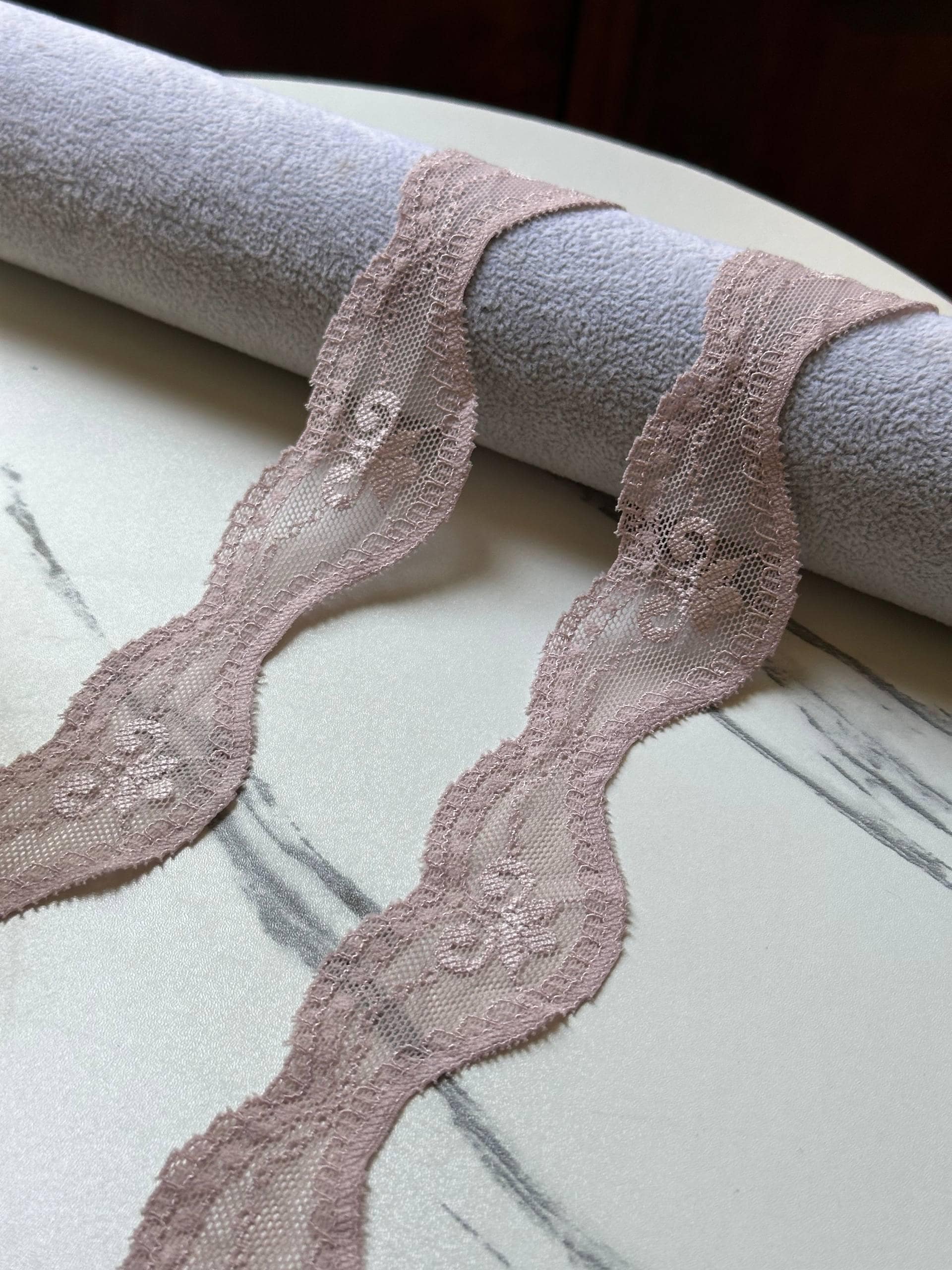 Soft Dusty Mauve Floral Wavy Stretch Lace Trim by the Yard, Scalloped Elastic Ribbon for Coquette Crafts, 1.3", Retail Wholesale Bulk